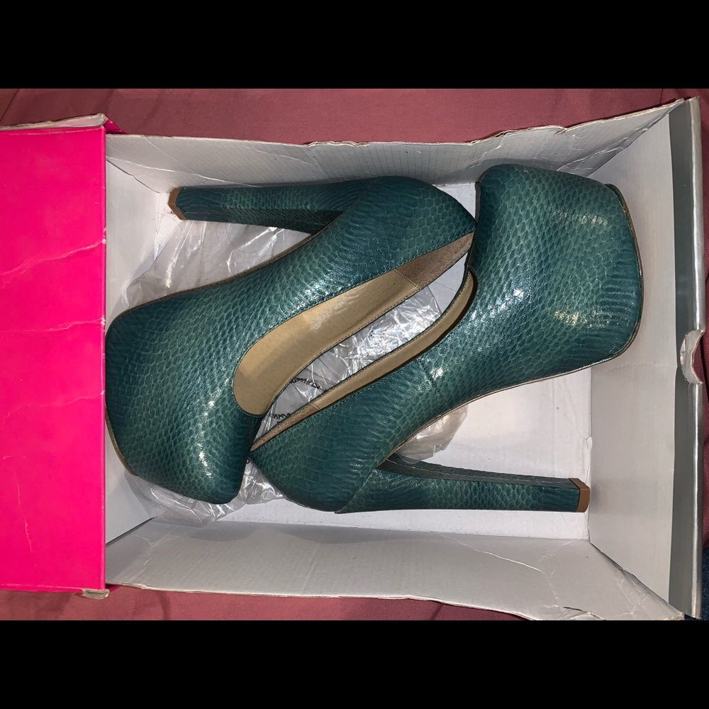 Teal “Shoedazzle” heels